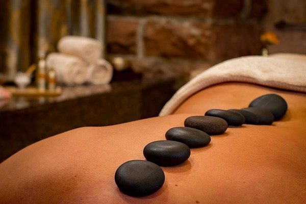 hot-stone-massag-elohim-spa-lisbon